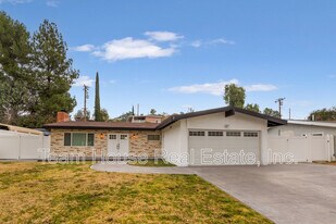 27220 Seco Canyon Rd in Santa Clarita, CA - Building Photo