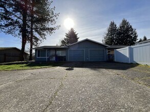 520 Depot St in Fairview, OR - Building Photo - Building Photo