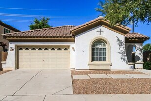400 N Eucalyptus Pl in Chandler, AZ - Building Photo
