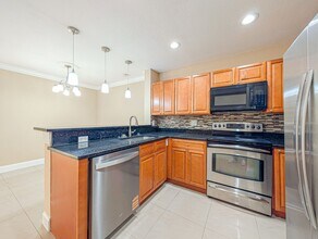 6022 Westgate Dr in Orlando, FL - Building Photo - Building Photo