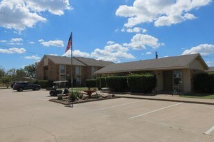 722 Oak Hill Dr in Mexia, TX - Building Photo