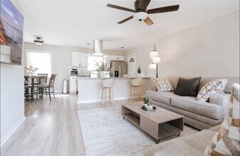 3047 Horse Shoe Dr in Atlanta, GA - Building Photo - Building Photo