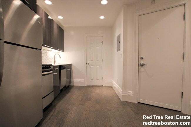 270 Newbury St in Boston, MA - Foto de edificio - Building Photo