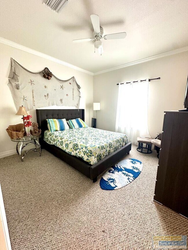 111 E Polaris Dr in South Padre Island, TX - Foto de edificio - Building Photo