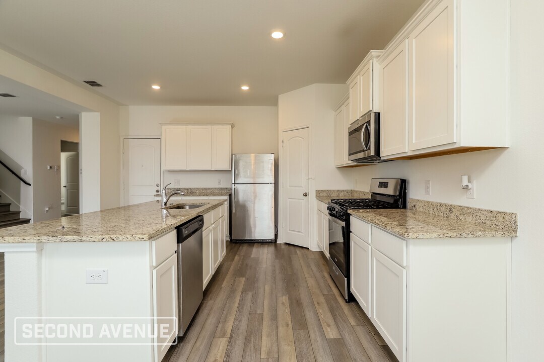 2950 Forsyth Cyn in Converse, TX - Building Photo