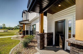 1008 S 4th St in Clinton, IA - Building Photo