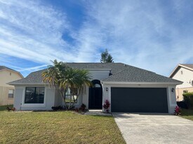 702 49th St E in Bradenton, FL - Building Photo