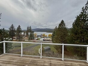 6686 Washington 291B in Nine Mile Falls, WA - Building Photo - Building Photo