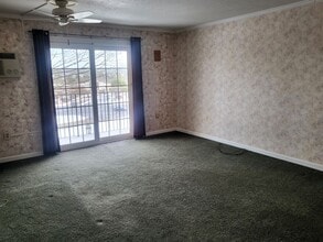 1 Bittersweet Rd in Nashua, NH - Foto de edificio - Building Photo