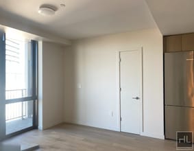 A 40 Road, Unit 8K in Queens, NY - Building Photo - Building Photo
