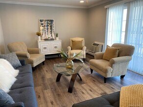 68 Claire Ct in West Babylon, NY - Building Photo - Building Photo