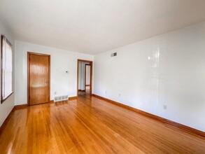 5045 Flamingo Rd in Memphis, TN - Foto de edificio - Building Photo