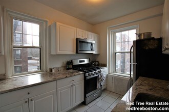 2003 Commonwealth Avenue in Boston, MA - Foto de edificio - Building Photo