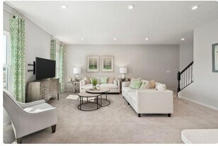 4000 Kapalua Ln in Jeannette, PA - Building Photo