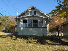 834 N 4th St in Savanna, IL - Building Photo