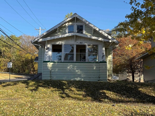 property at 834 N 4th St