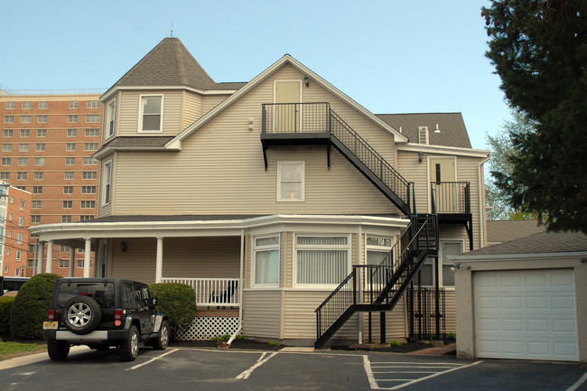 49 Riverside Ave in Red Bank, NJ - Building Photo - Building Photo