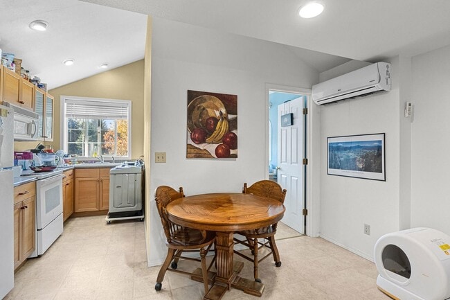 1005 N 3rd St E in Chewelah, WA - Building Photo - Building Photo