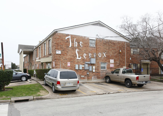 Lennox Apartments in Houston, TX - Building Photo - Building Photo