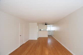 4930 Whitsett Ave in Los Angeles, CA - Building Photo - Building Photo