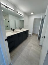 47 NW 30th St, Unit B3 in Miami, FL - Building Photo - Building Photo