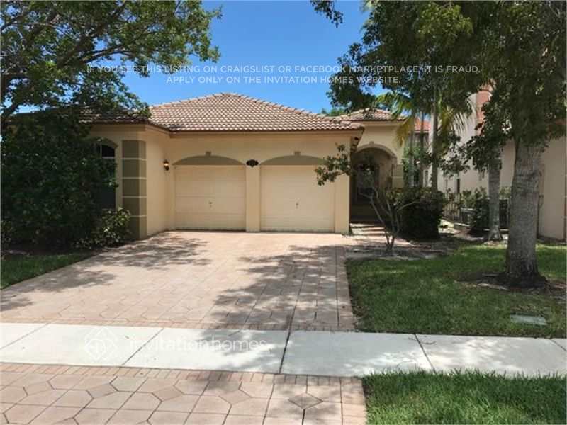 10566 Galleria St in Wellington, FL - Building Photo