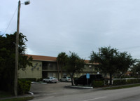 2401 Van Buren Street in Hollywood, FL - Building Photo - Building Photo