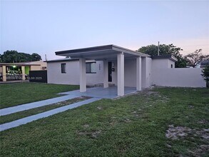 1680 NW 128th St in North Miami, FL - Building Photo - Building Photo