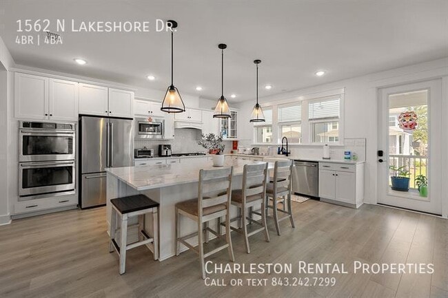 1562 N Lakeshore Dr in Mount Pleasant, SC - Building Photo - Building Photo