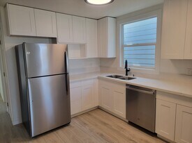 866 Pine St, Unit B in Oakland, CA - Building Photo