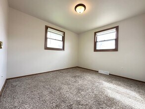 2652 Sherry Ln in Green Bay, WI - Building Photo - Building Photo