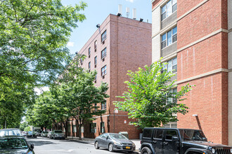 Genesis Neighborhood Plaza in Brooklyn, NY - Building Photo - Building Photo