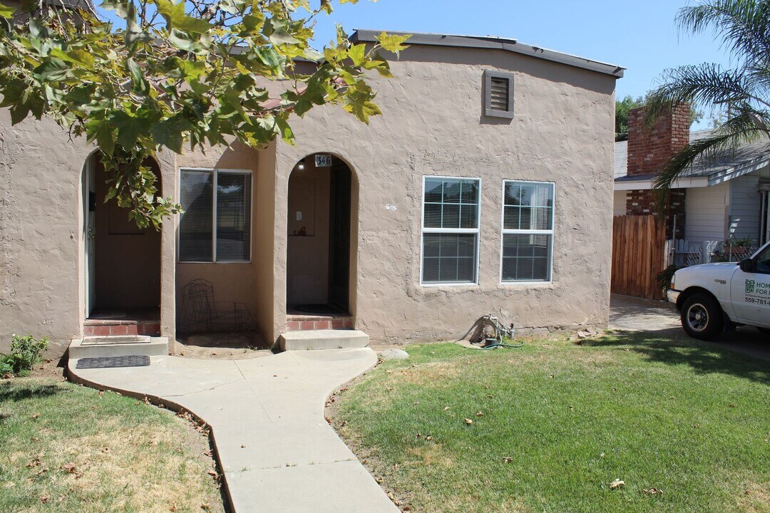 346-348 W Morton Ave in Porterville, CA - Building Photo