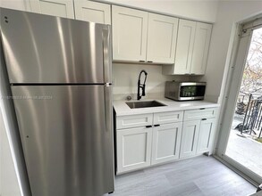1936 Normandy Dr, Unit Apt 9 in Miami Beach, FL - Building Photo - Building Photo