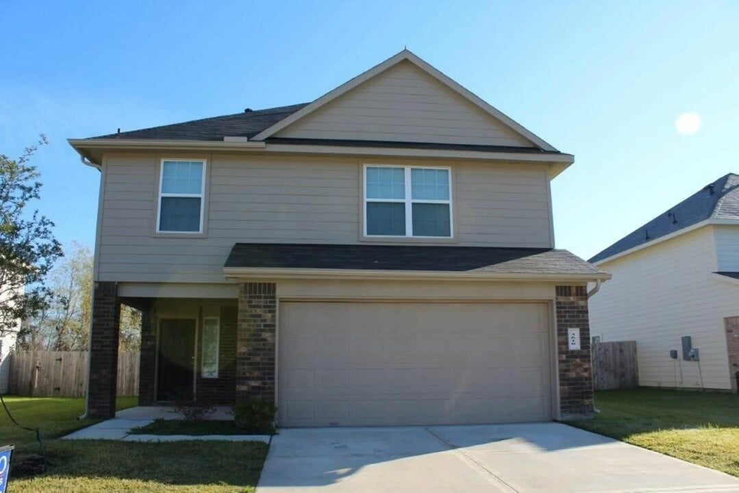 3610 Apache Meadows Drive in Baytown, TX - Building Photo
