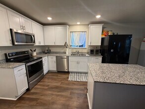 10310 Glimmer in Converse, TX - Foto de edificio - Building Photo