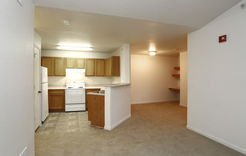 PEBBLE BROOKE APARTMENTS in Milford, OH - Building Photo - Interior Photo