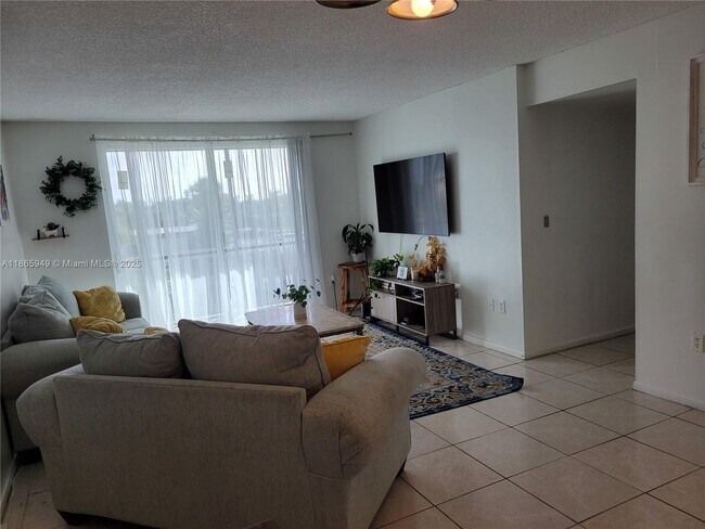 919 Hillcrest Dr in Hollywood, FL - Building Photo - Building Photo