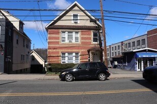 327 Valley St in South Orange, NJ - Building Photo