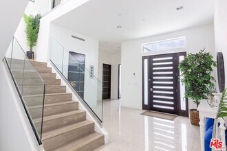 12148 Travis St in Los Angeles, CA - Building Photo - Building Photo