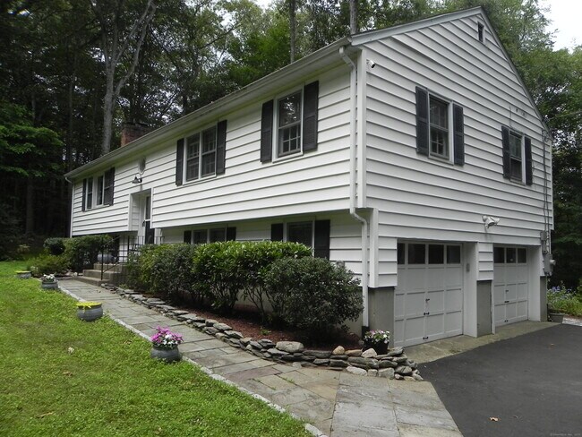 24 Birchside Dr in Norwalk, CT - Building Photo - Building Photo