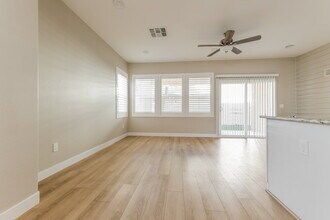 1390 S Longspur Ln in Gilbert, AZ - Building Photo - Building Photo