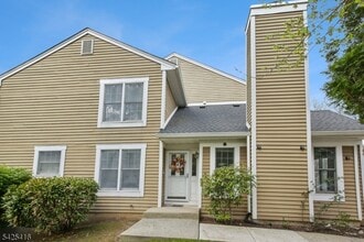 14 Exeter Rd in Bedminster, NJ - Building Photo - Building Photo