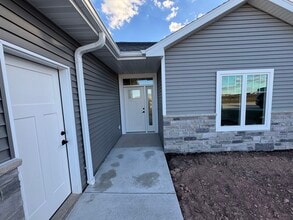 403 Founders Way in Little Chute, WI - Foto de edificio - Building Photo