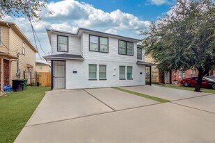 6933 Liverpool St in Houston, TX - Building Photo