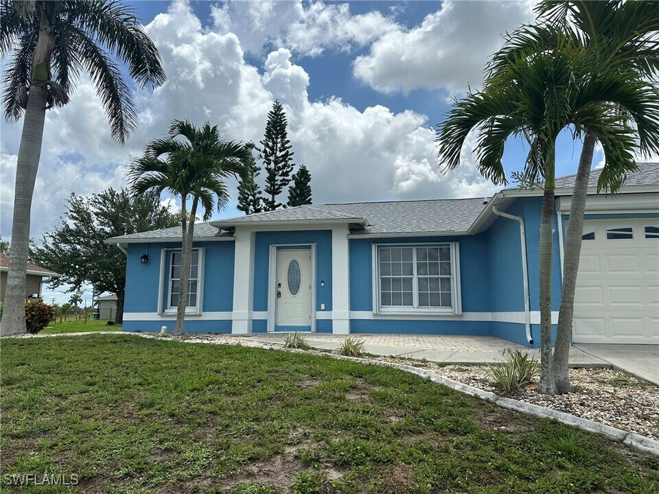 2231 NW 7th Pl in Cape Coral, FL - Building Photo