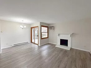 4303 W Shamrock Ln in McHenry, IL - Building Photo - Building Photo