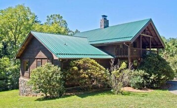 389 Chunns Cove Rd in Asheville, NC - Building Photo - Building Photo