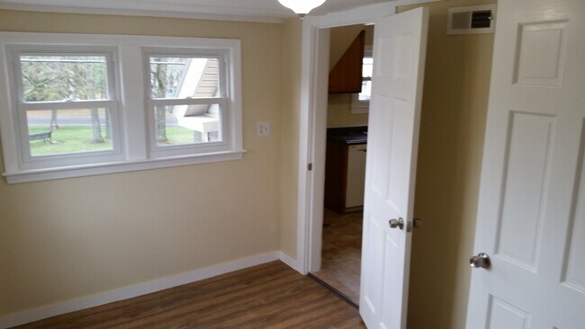 12 Library St, Unit B in Hudson, NH - Building Photo - Building Photo
