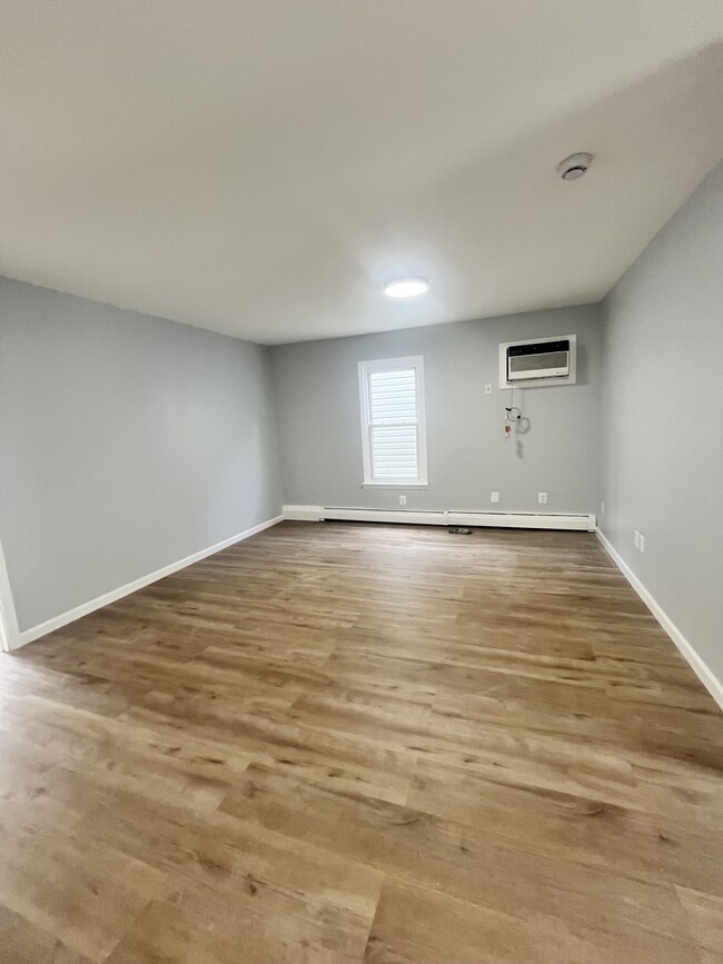 271 Broadway, Unit 3 in Bayonne, NJ - Building Photo - Building Photo